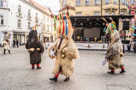 Fotografija tradicionalnih slovenskih breskvic in čupavcev