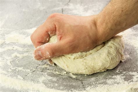 priprava testa za pico v skledi