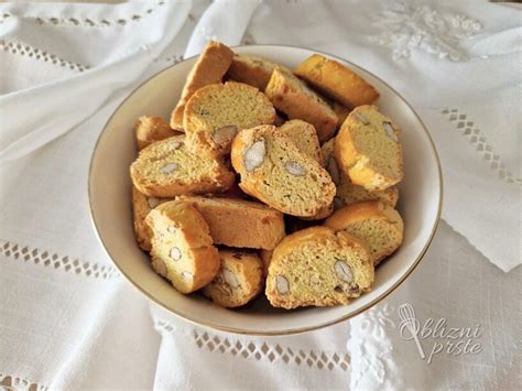Raznolikost tradicionalnega italijanskega peciva z mandlji