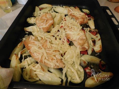 Fotografija piščanca v smetanovi omaki iz pečice s krompirjem