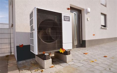 Diagram, ki prikazuje, kako preveriti temperaturo žara z dlanjo.