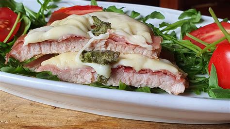 priprava telečjih zrezkov za saltimbocco