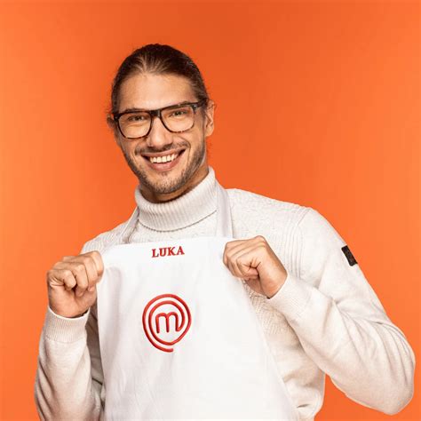 Luka Pangos med pripravo hrane