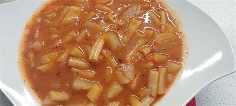 priprava klasične piščančje enolončnice s krompirjem in korenjem