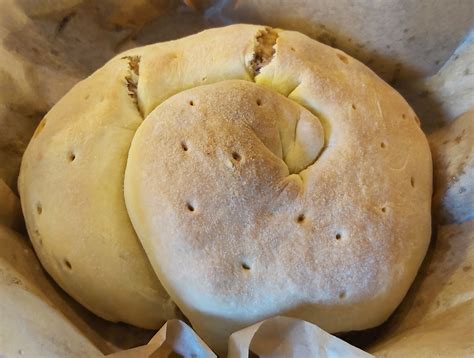 fotografija mehko vzhajanega krofovega testa