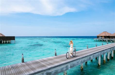 Svetla in prostorna soba v gostilni Ana s pogledom na sončni zahod