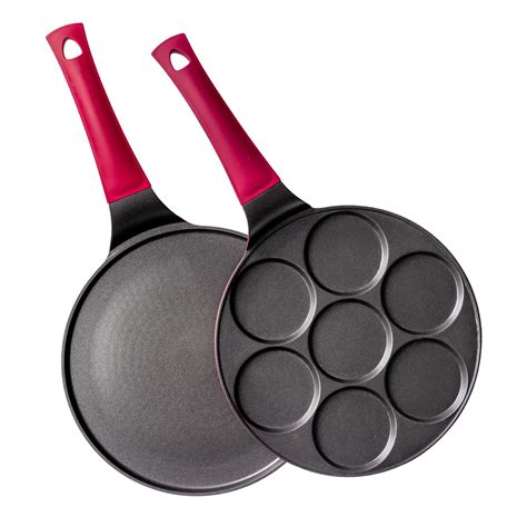 Ilustracija različnih vrst ponvic za palačinke, ki prikazujejo različne velikosti in materiale.