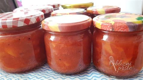 Fotografija različnih vrst sadja, ki se lahko uporabijo za pripravo marmelade.