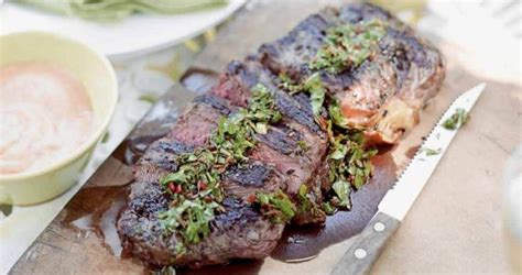 Diagram, ki prikazuje razliko med direktno in indirektno peko na žaru.