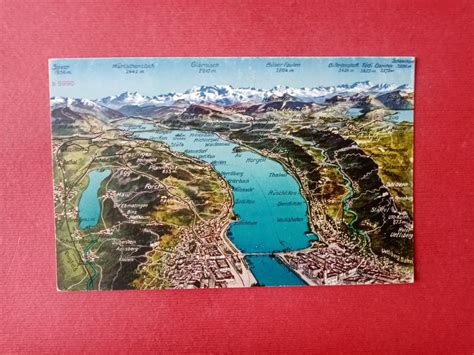 fotografija Valvazorjevega doma s pogledom na okoliške gore