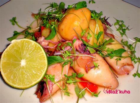 Priprava lignjev v pečici z zelenjavo