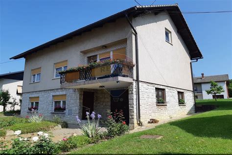 fotografija fasade Pizzerije Fontana v Krškem