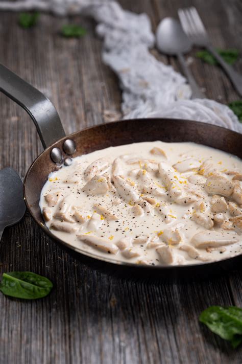 Priprava piščančjih trakcev za sotiranje