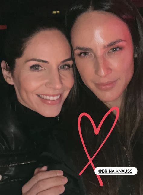 Lea Sirk med snemanjem videospota