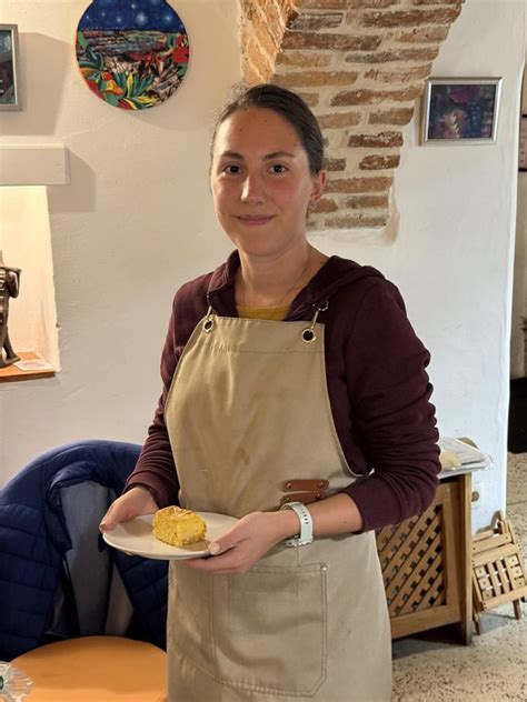 mlada ustvarjalka Katja Blažič predstavlja narastek iz koruznega zdroba