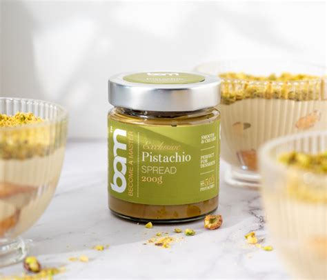 ilustracija sveže pripravljene tatarske omake v skodelici