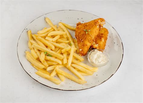 prikaz vseh sestavin za tatarsko omako pred mešanjem