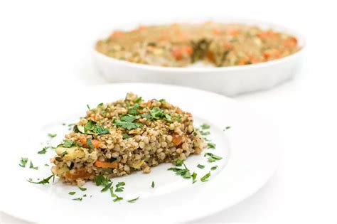 fotografija ajdove kaše z zelenjavo in skuto