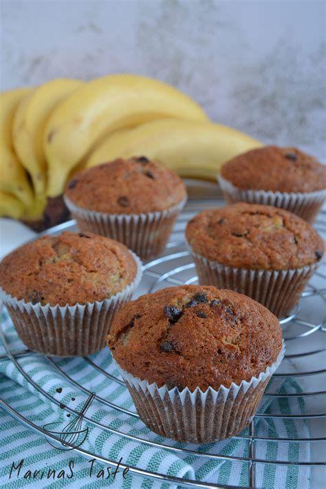 različni mafini na krožniku