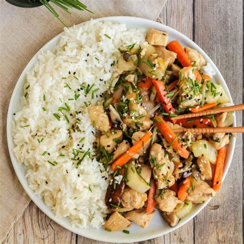 priprava_zelenjave_za_chop_suey_korenje_paprika_brokoli