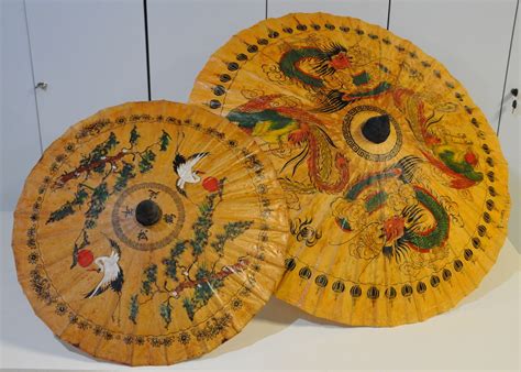 prikaz postopka nanašanja riževega papirja na vazo