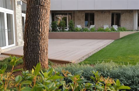 zunanja terasa gostišča pod kostanji v poletnem času