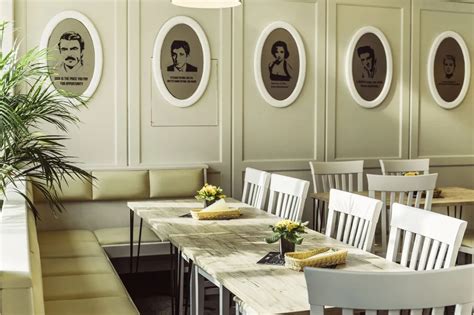 notranjost gostišča z tradicionalnim pohištvom