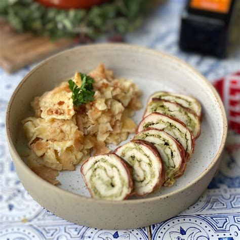 že ovita bučna rulada v foliji, pripravljena za v hladilnik