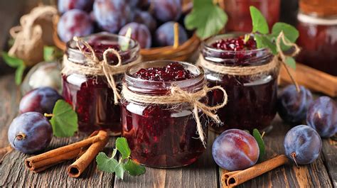 Ilustracija različnih vrst želirnih sredstev in sladkorja za pripravo marmelade