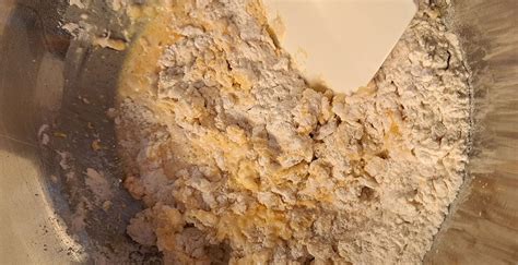 Fotografija skrbno pripravljenega nadeva za ocvirkovo potico.