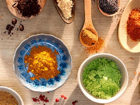 različne azijske začimbe in sestavine, ki se uporabljajo v sečuanski kuhinji