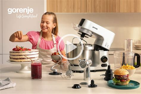 Slikovni prikaz gnetenja testa s kuhinjskim robotom