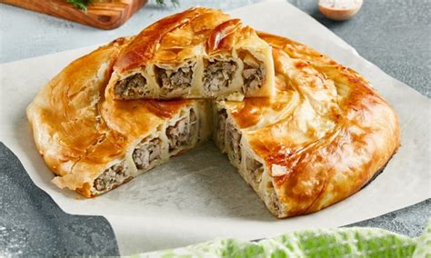 Slika okusnega mesnega bureka iz priznane burekdžinice