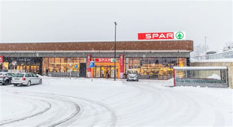 notranjost novega hipermarketa Spar Ravne Javornik