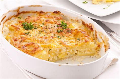 Sestavljena fotografija: gratiniran krompir s porom, pečena zelenjava in polnjene bučke.