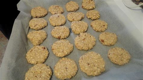 pečen pecivo iz ovsenih kosmičev v pekaču