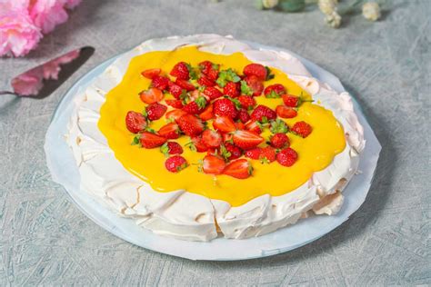 Fotografija čokoladne torte z limonino kremo