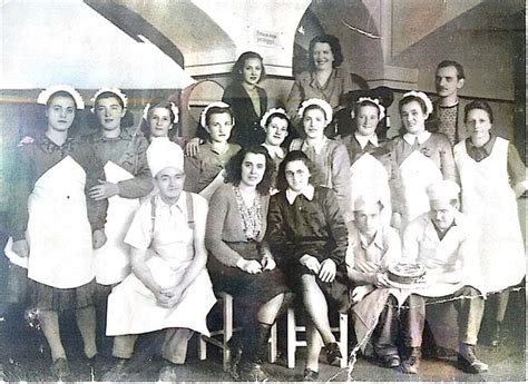 Zgodovinska fotografija prvega kolektiva celjske Slaščičarne Zvezda