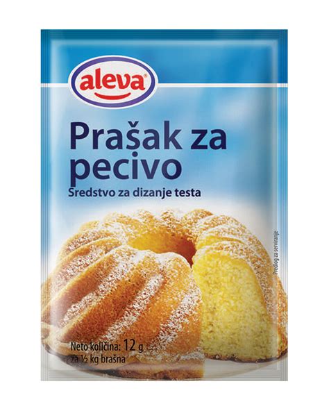 fotografija gladkega testa za pecivo, ovitega v folijo