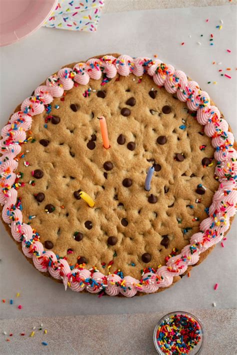 Photo of a finished chocolate cookie cake, decorated.