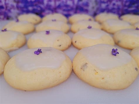 Priprava makovega peciva z limonino glazuro