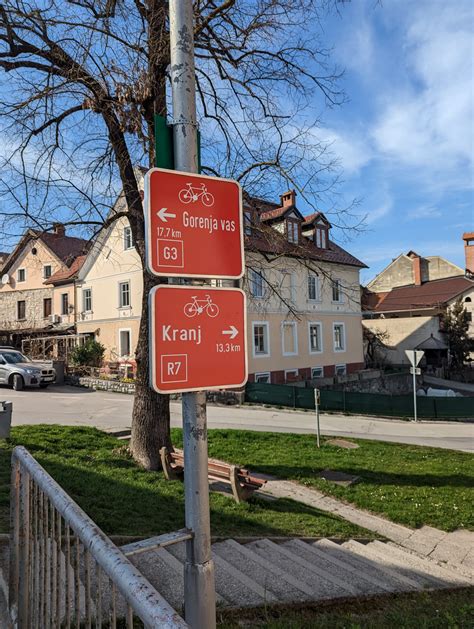 Primer označbe na kokošjem jajcu s pojasnilom kode
