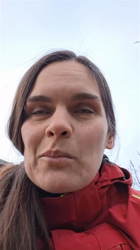 Thematično foto ječmenovega zdroba (surov in kuhan)