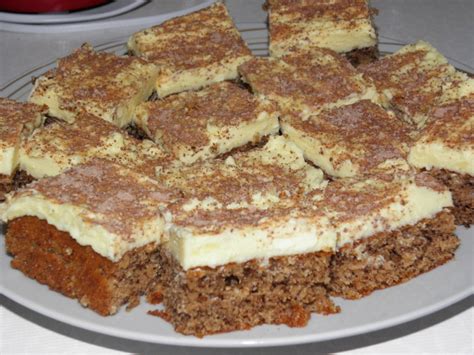 biskvit iz kokosa in orehov