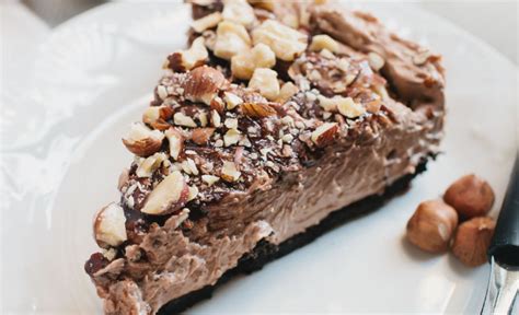 Fotografija lešnikovega cheesecakea brez peke