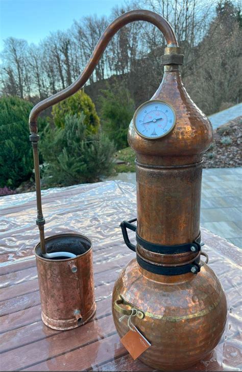 Tradicionalni alembik za destilacijo sadnega žganja