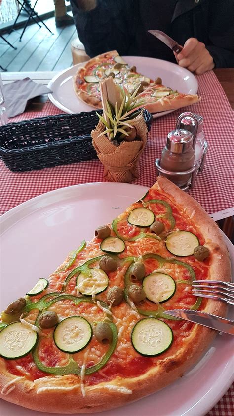 Notranjost Pizzerije Napoli Kamnik s kaminom