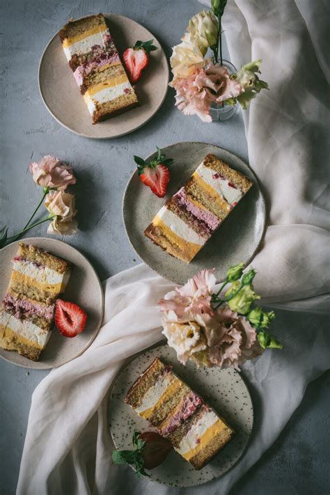 Sestavljanje torte in dekoracija z motivom opeke
