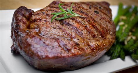 tematska fotografija: popolno pečen svinjski steak