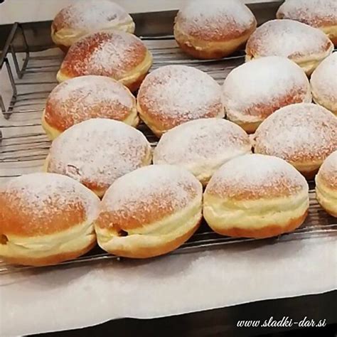 Tematska fotografija: Trojanski krof z marmelado